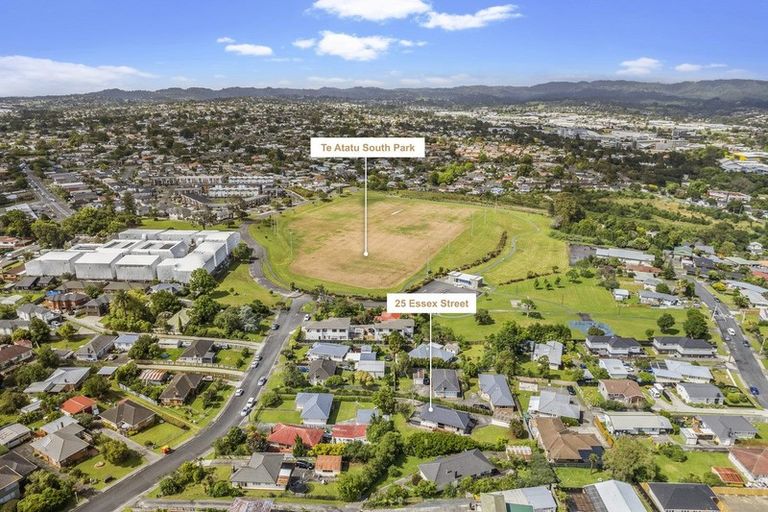 Photo of property in 25 Essex Street, Te Atatu South, Auckland, 0610