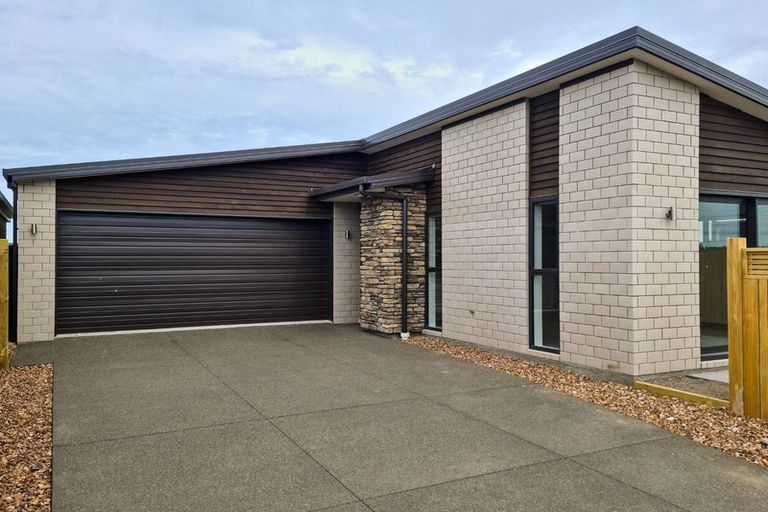 Photo of property in 10 Lussa Close, Broomfield, Christchurch, 8042