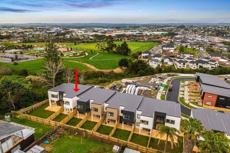 Photo of property in 13 Impatiens Lane, Massey, Auckland, 0614