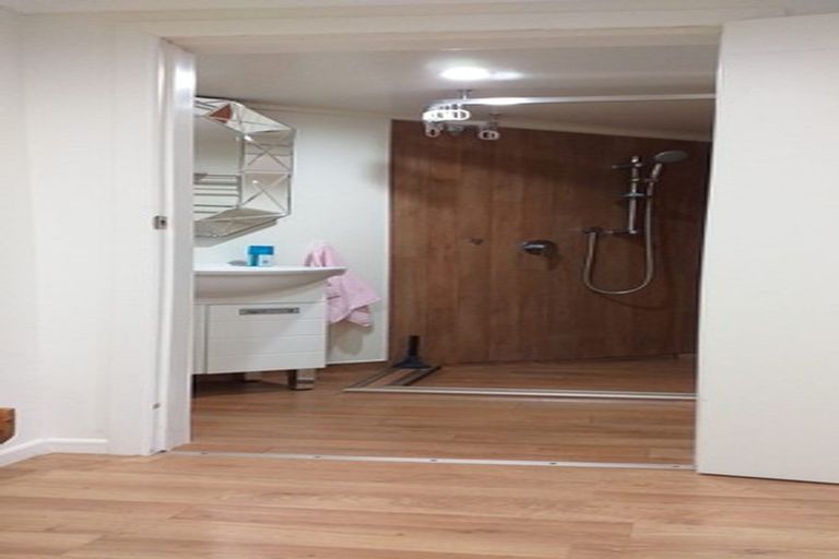 Photo of property in 2a Sunhaven Drive, Newlands, Wellington, 6037