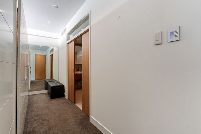 Photo of property in Clyde Quay Wharf, 3b/2 Clyde Quay Wharf, Te Aro, Wellington, 6011