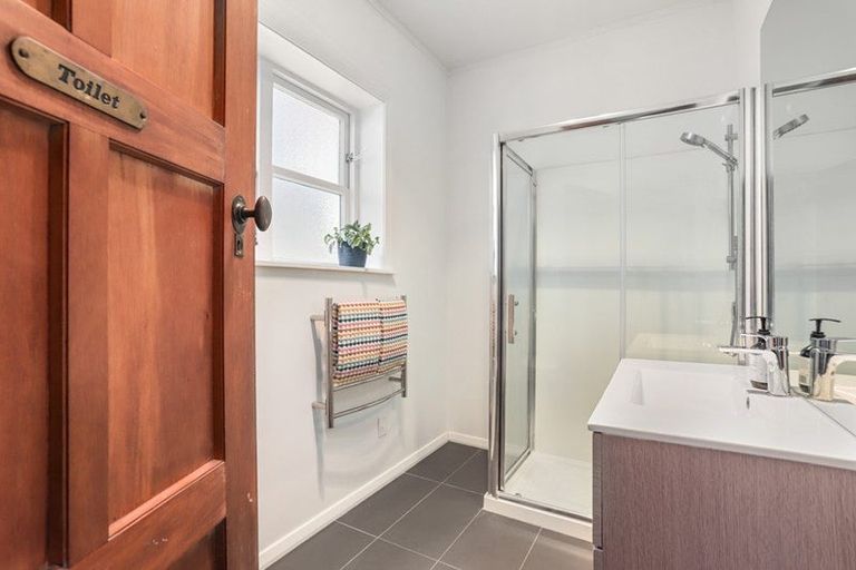 Photo of property in 2/18 Reid Road, New Lynn, Auckland, 0600