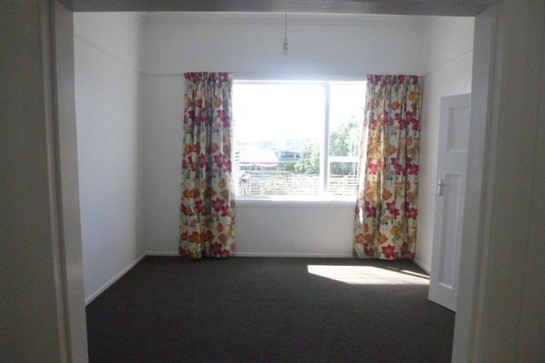Photo of property in 79 Queens Drive, Lyall Bay, Wellington, 6022