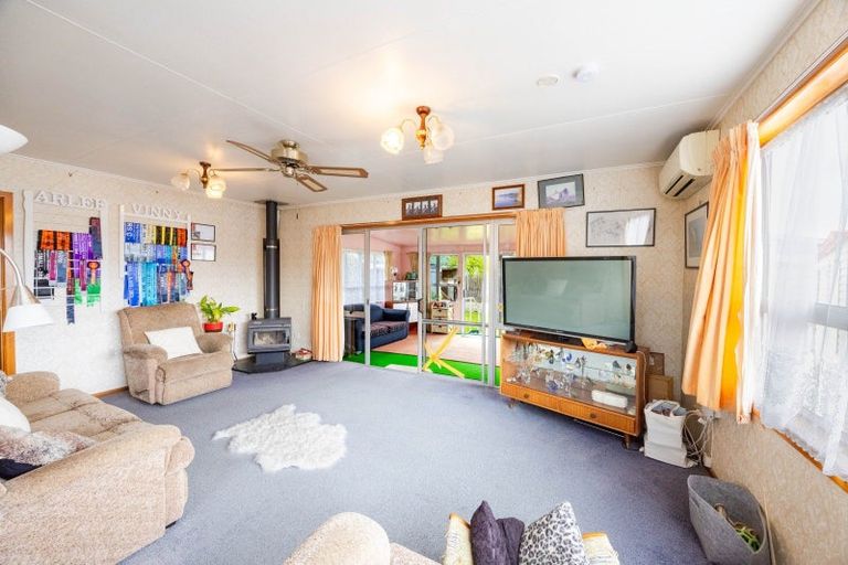 Photo of property in 25 Bennett Street, Waipawa, 4210