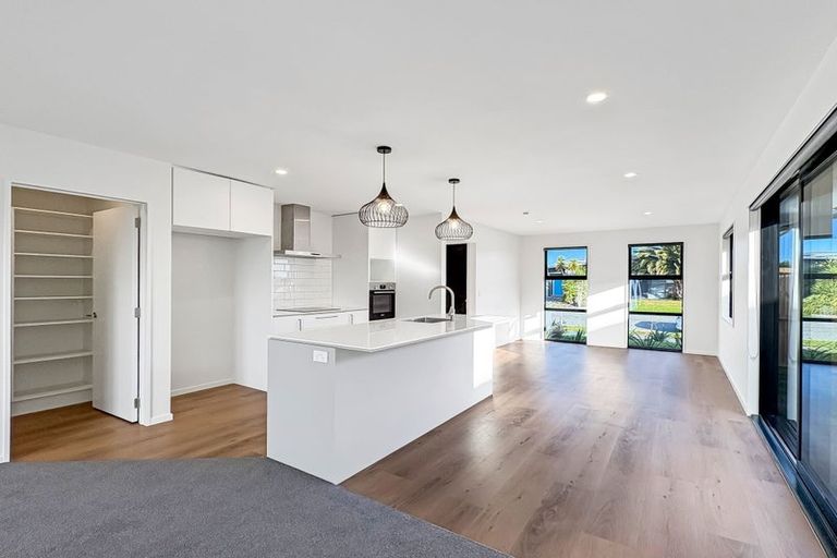 Photo of property in 10a Pax Avenue, Forrest Hill, Auckland, 0620