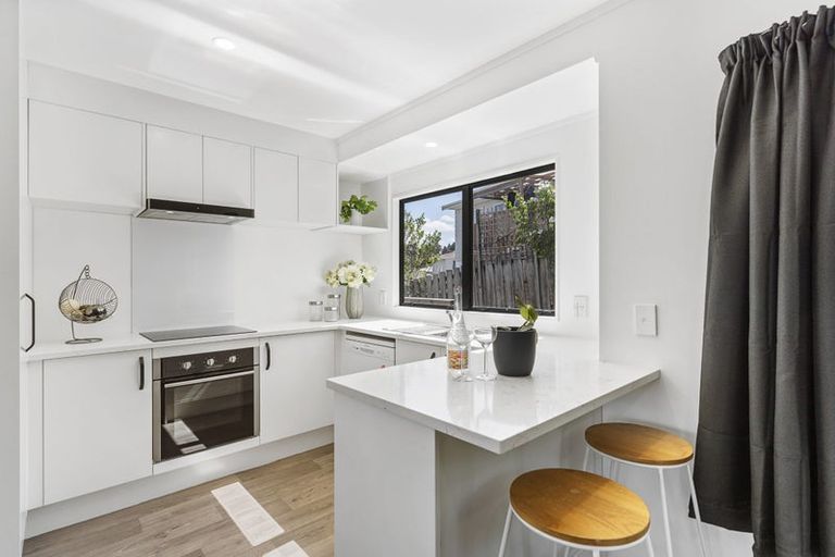 Photo of property in 1/11 Valecrest Place, Bayview, Auckland, 0629
