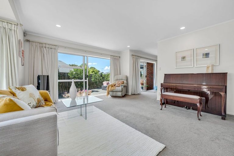 Photo of property in 1/5 Solana Court, Botany Downs, Auckland, 2010