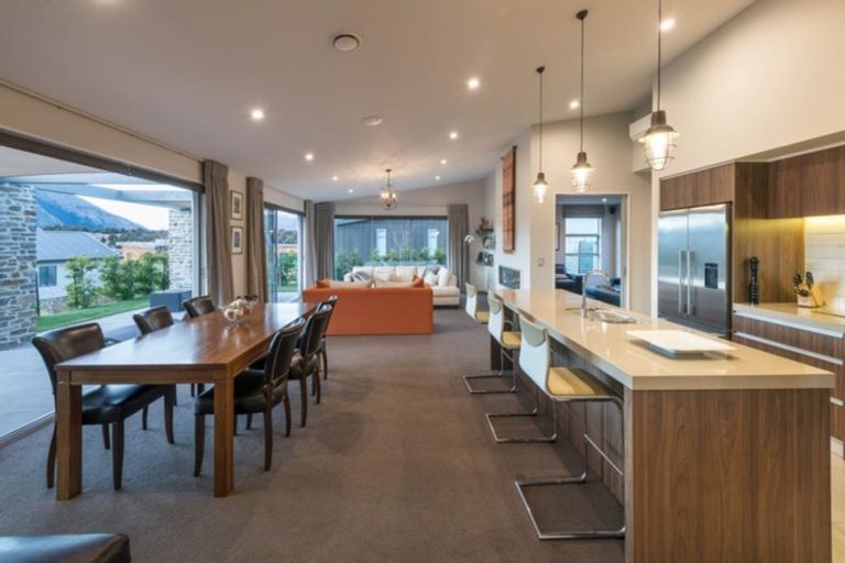 Photo of property in 16 Edgewood Place, Wanaka, 9305