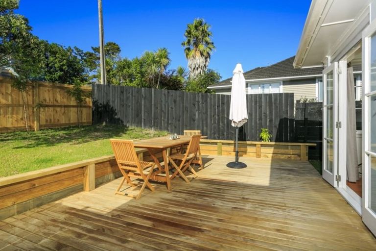 Photo of property in 50 Pupuke Road, Hillcrest, Auckland, 0627