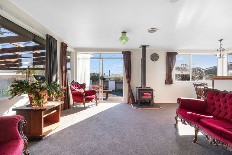 Photo of property in 17 Barnard Road, Fairy Springs, Rotorua, 3015