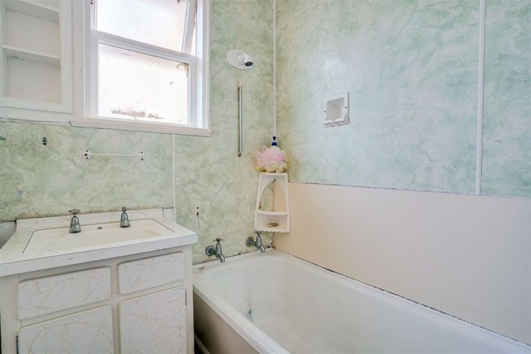 Photo of property in 6 Auburn Avenue, Upper Riccarton, Christchurch, 8041
