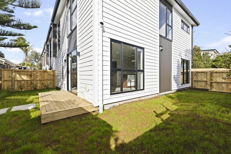Photo of property in 543b Massey Road, Mangere, Auckland, 2022