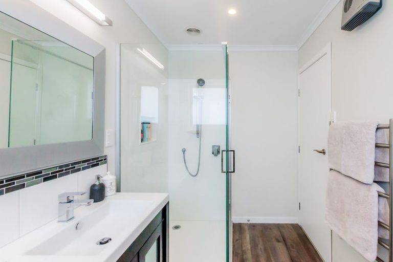 Photo of property in 44 Rewarewa Crescent, Waikanae, 5036