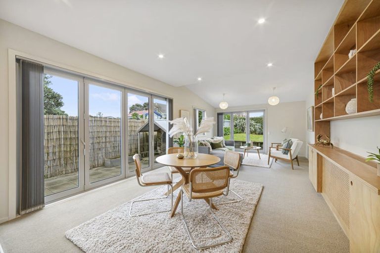 Photo of property in 203 Onepu Road, Lyall Bay, Wellington, 6022