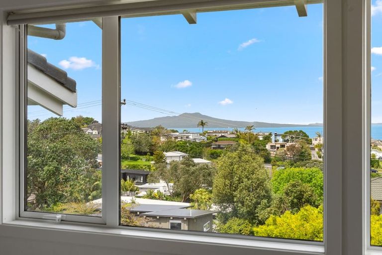 Photo of property in 7 Parr Terrace, Castor Bay, Auckland, 0620