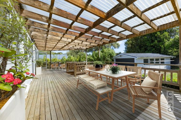 Photo of property in 28 Great North Road, Riverhead, 0820