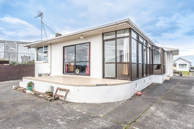 Photo of property in 27 Kowhai Street, Castlecliff, Whanganui, 4501