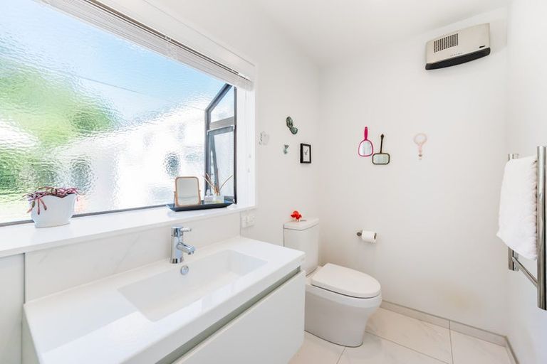 Photo of property in 81 Nimmo Avenue East, Waikanae, 5036