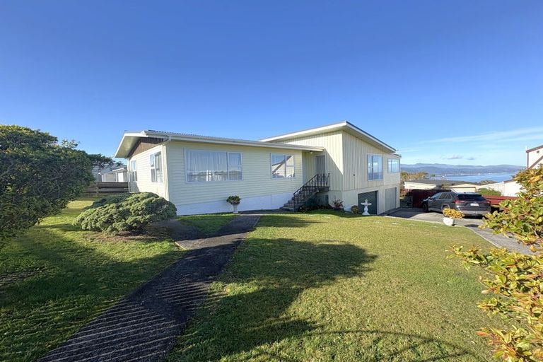 Photo of property in 5 Oakleigh Street, Maungaraki, Lower Hutt, 5010