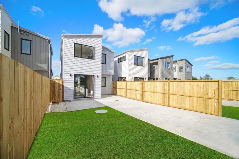 Photo of property in 105 Kairakau Street, Papakura, 2110