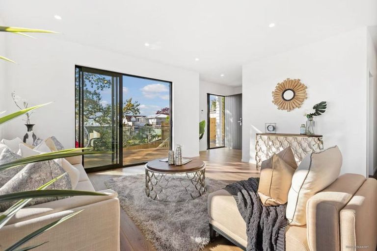 Photo of property in 142b Luckens Road, West Harbour, Auckland, 0618