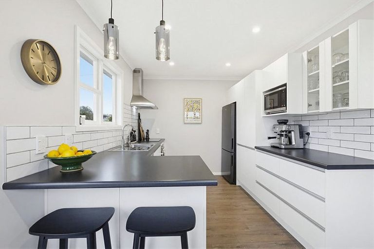 Photo of property in 4 Beauchamp Street, Tawa, Wellington, 5028