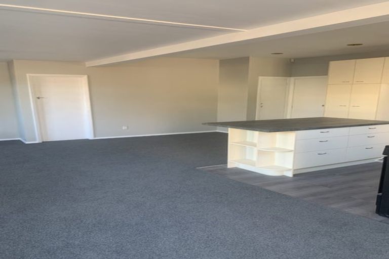 Photo of property in 84 Racecourse Road, Sockburn, Christchurch, 8042