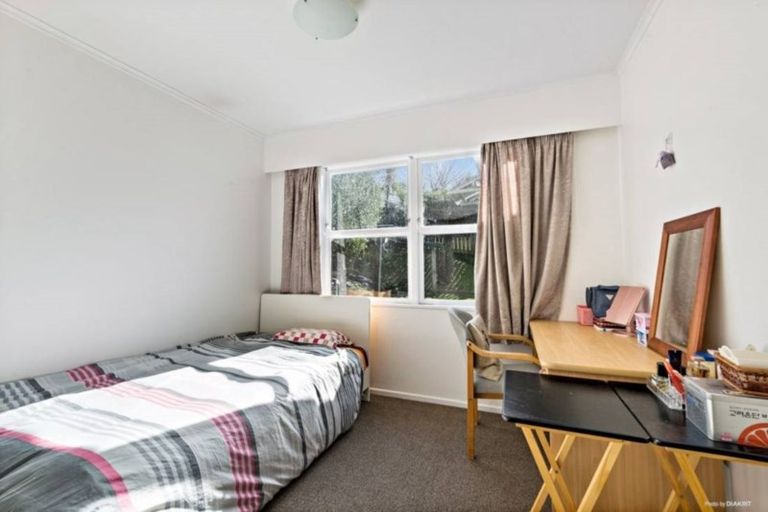 Photo of property in 50 Hogans Road, Glenfield, Auckland, 0629