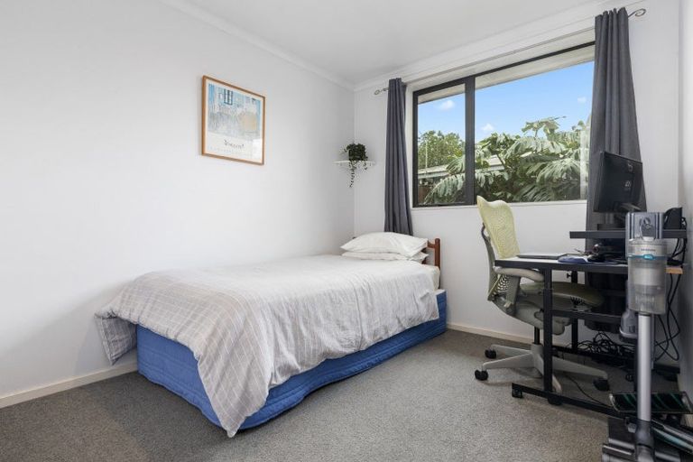 Photo of property in 20 Kayes Road, Pukekohe, 2120