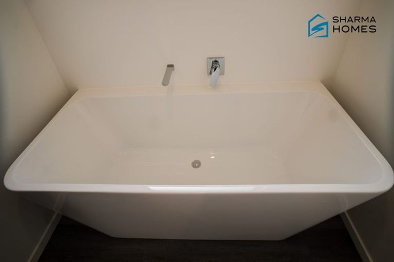 Photo of property in 21 Akoranga Place, Hornby, Christchurch, 8042