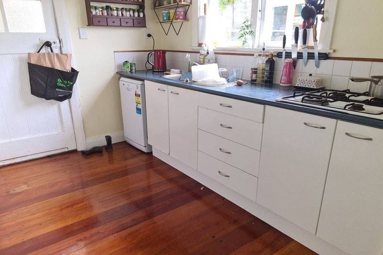 Photo of property in 62 Creswick Terrace, Northland, Wellington, 6012