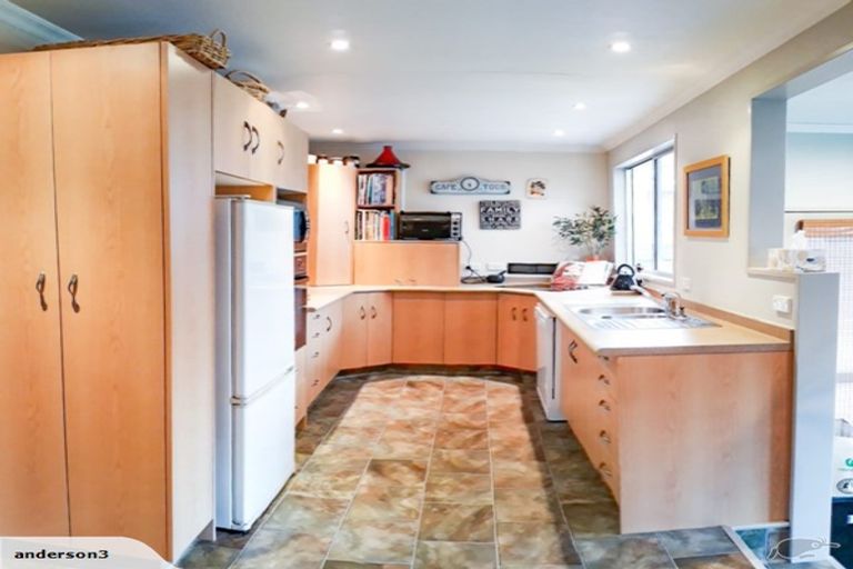 Photo of property in 19 Hillcrest Drive, Kelvin Grove, Palmerston North, 4414