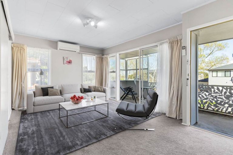 Photo of property in 2/2b Yeoman Place, Howick, Auckland, 2014