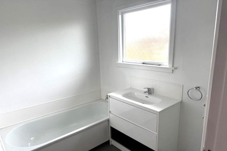 Photo of property in 320a Avonhead Road, Avonhead, Christchurch, 8042