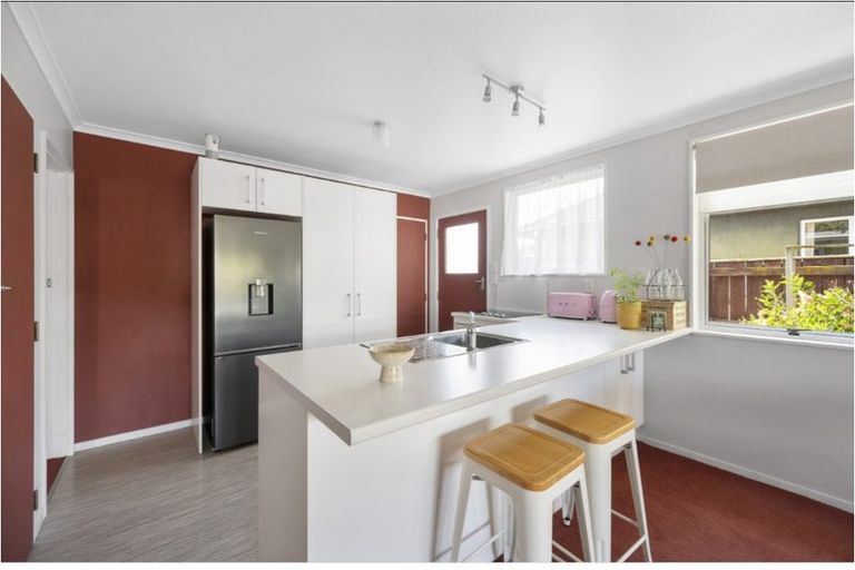 Photo of property in 1/2 Trigg Crescent, Taradale, Napier, 4112