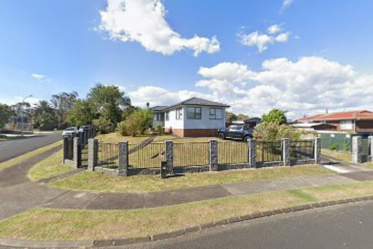 Photo of property in 9 Staverton Crescent, Mangere, Auckland, 2022