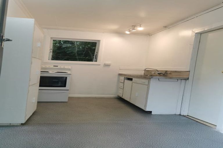 Photo of property in 88 Newlands Road, Newlands, Wellington, 6037