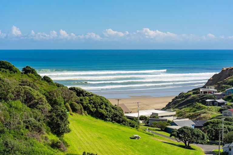 Photo of property in 28 Kelly Street, Baylys Beach, Dargaville, 0377