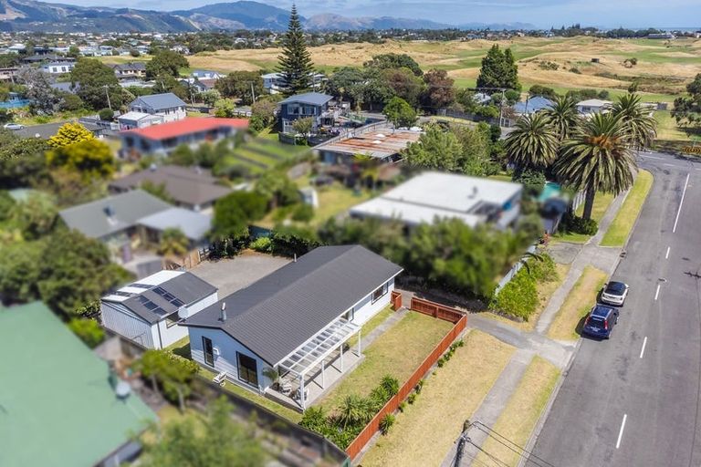 Photo of property in 6 Percival Road, Paraparaumu Beach, Paraparaumu, 5032