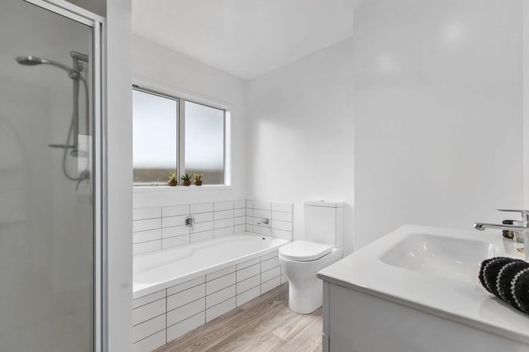 Photo of property in 100a Simpson Road, Papamoa Beach, Papamoa, 3118
