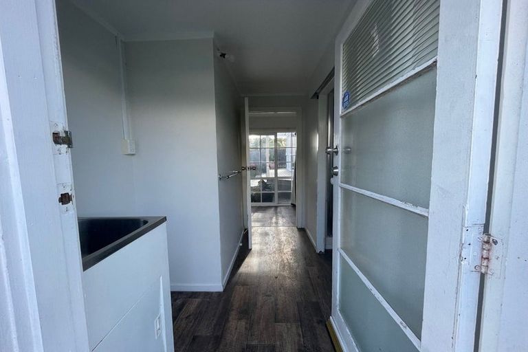 Photo of property in 43 Hallberry Road, Mangere East, Auckland, 2024