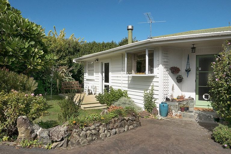 Photo of property in 9 Nimmo Avenue West, Waikanae, 5036