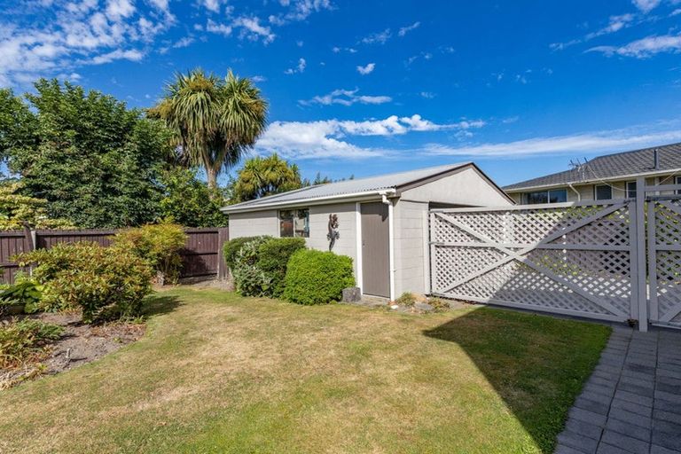 Photo of property in 32 Hillcrest Place, Avonhead, Christchurch, 8042