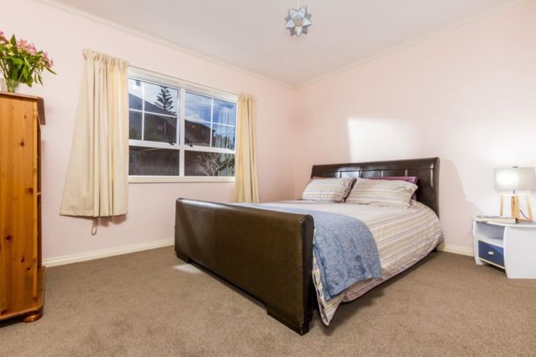 Photo of property in 8 Highwood Grove, Torbay, Auckland, 0630