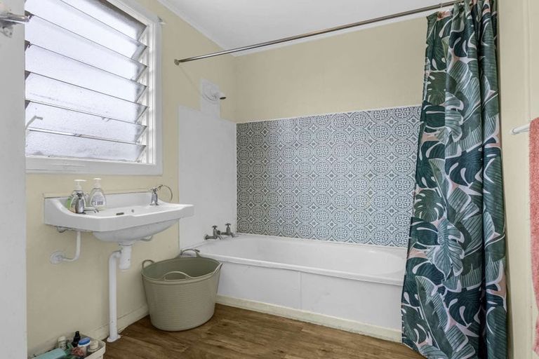 Photo of property in 208 Lyndon Road West, Hastings, 4122