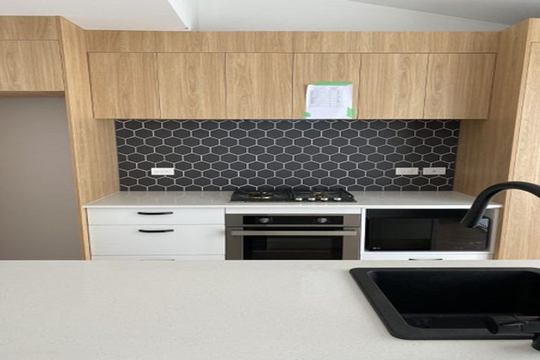 Photo of property in 35 Lewis Road, Pakuranga, Auckland, 2010