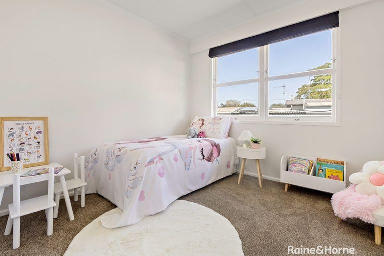 Photo of property in 10 Mahupuku Street, Greytown, 5712