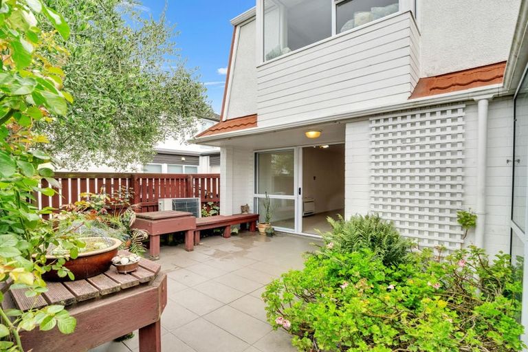 Photo of property in 33 Hewitts Road, Merivale, Christchurch, 8014