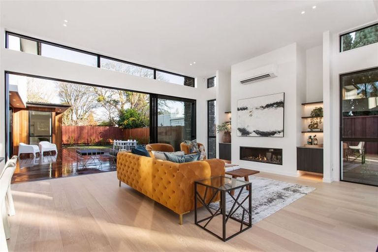 Photo of property in 99a Fendalton Road, Fendalton, Christchurch, 8014
