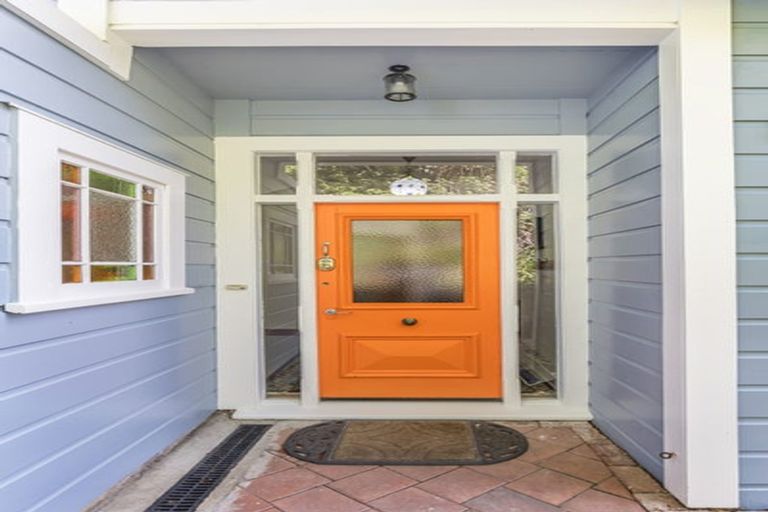 Photo of property in 36 Sutherland Crescent, Melrose, Wellington, 6023